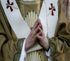 Benedykt XVI - dłonie